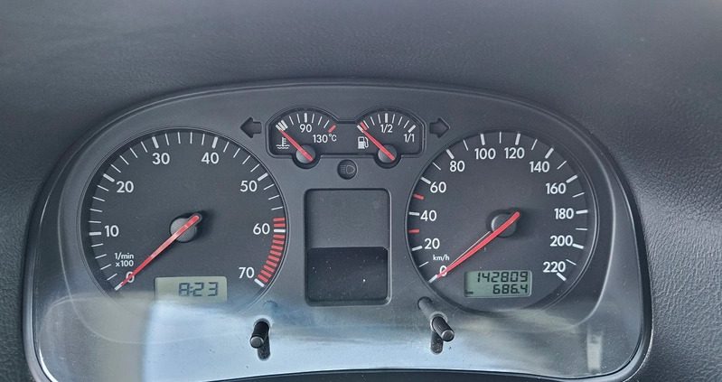 Volkswagen Golf cena 9900 przebieg: 140000, rok produkcji 2002 z Opole małe 436